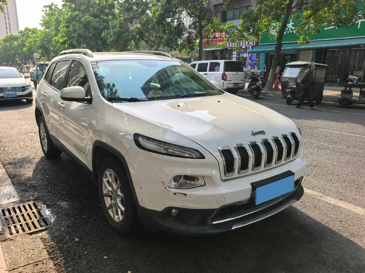 2017 Jeep Cherokee 2.0L 155HP L4 9AT,autocango,china used car exporter,china ev exporter,chinese used car exporter,chinese used ev exporter