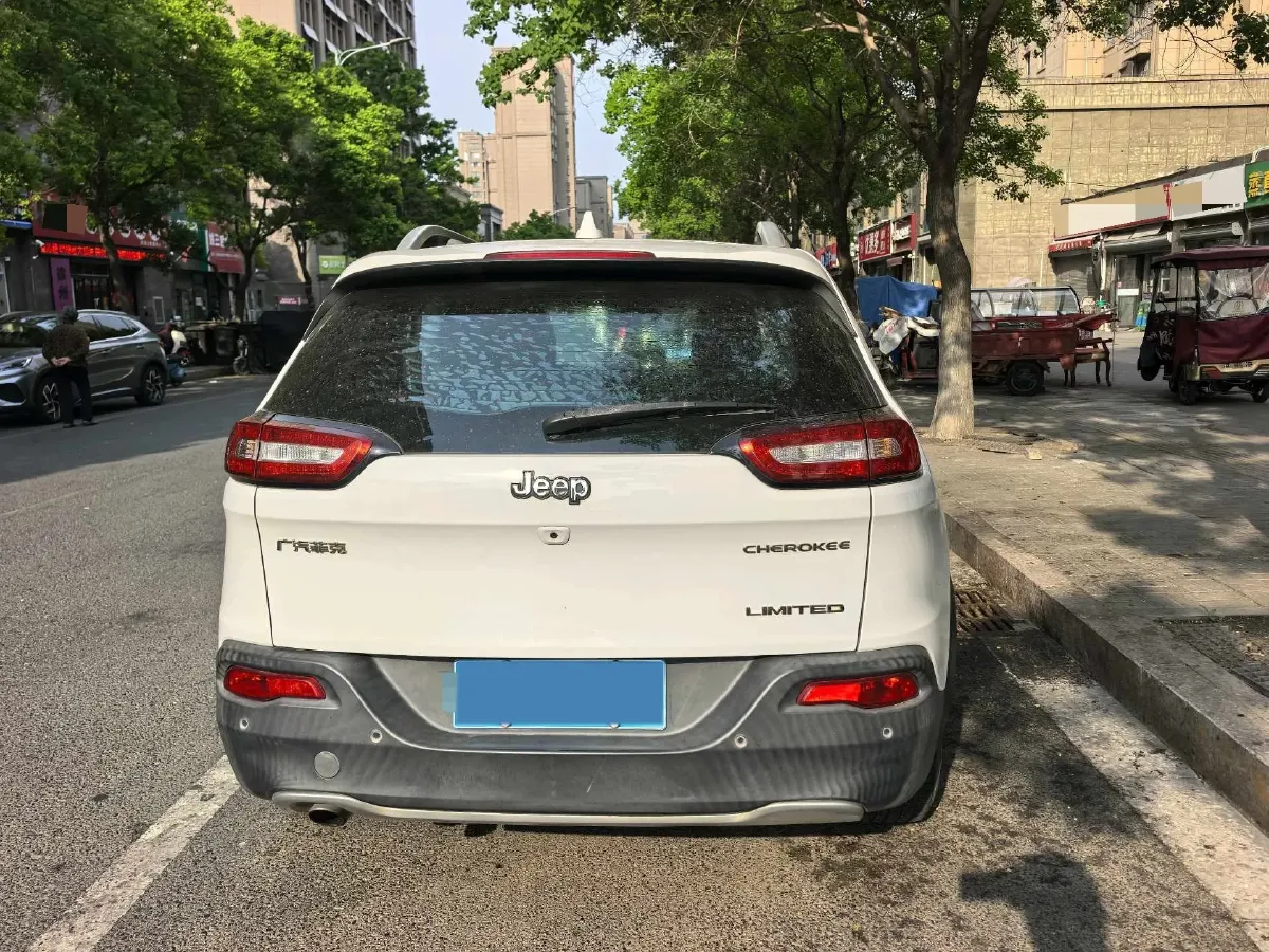 2017 Jeep Cherokee 2.0L 155HP L4 9AT,autocango,china used car exporter,china ev exporter,chinese used car exporter,chinese used ev exporter