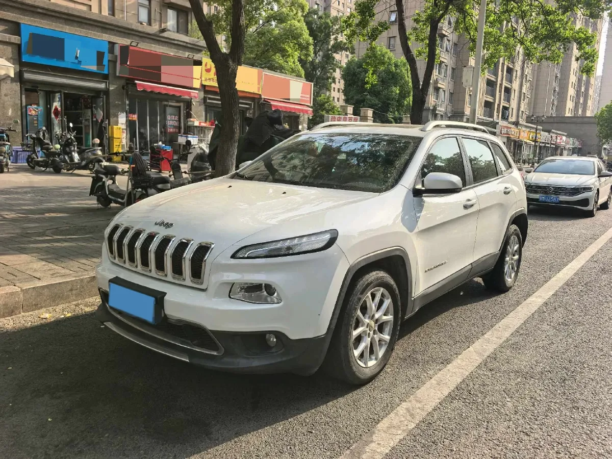 2017 Jeep Cherokee 2.0L 155HP L4 9AT,autocango,china used car exporter,china ev exporter,chinese used car exporter,chinese used ev exporter