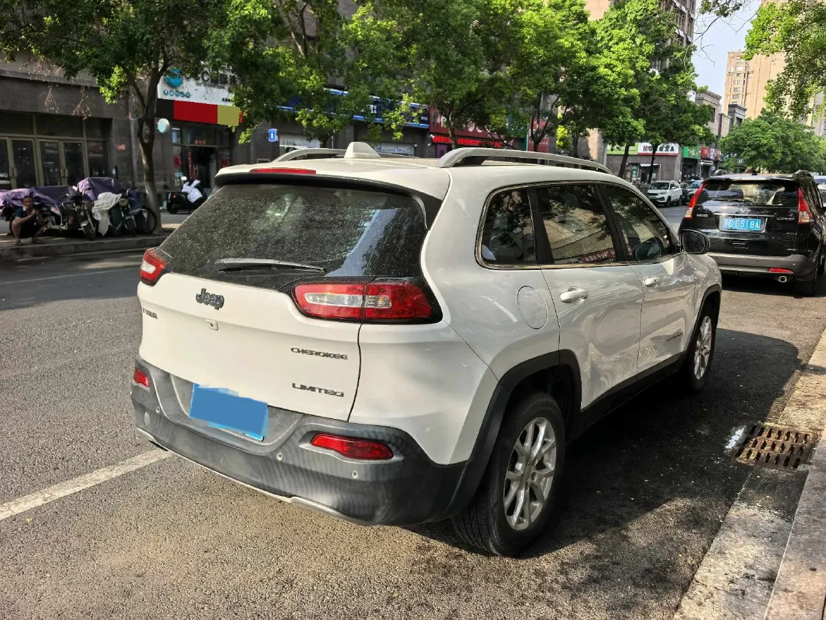 2017 Jeep Cherokee 2.0L 155HP L4 9AT,autocango,china used car exporter,china ev exporter,chinese used car exporter,chinese used ev exporter