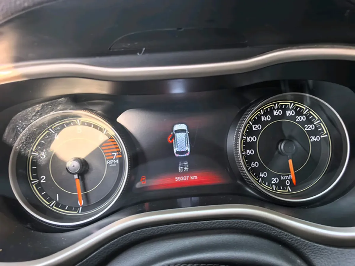 2017 Jeep Cherokee 2.0L 155HP L4 9AT,autocango,china used car exporter,china ev exporter,chinese used car exporter,chinese used ev exporter