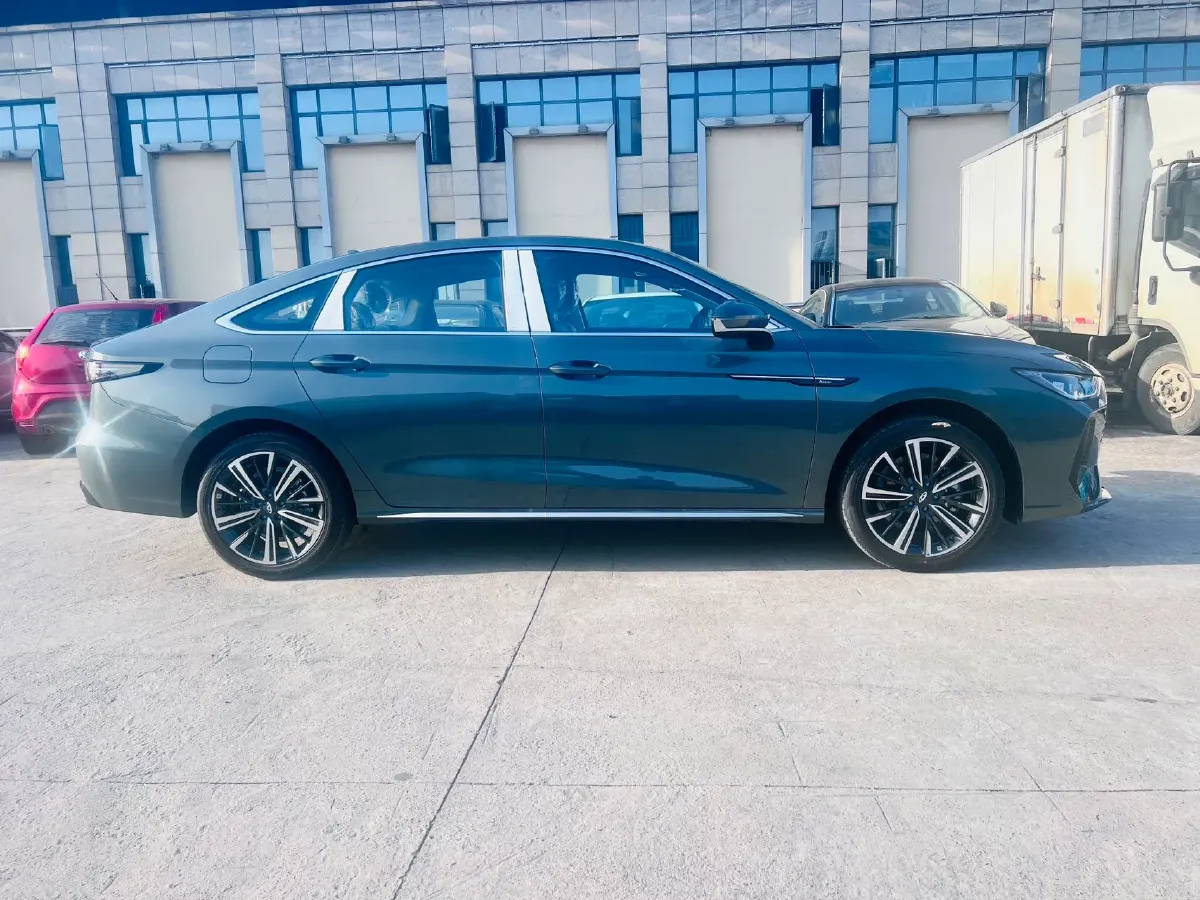 2025 Chery Arrizo 8 Pro 1.6T 197HP L4 7DCT,autocango,china used car exporter,china ev exporter,chinese used car exporter,chinese used ev exporter