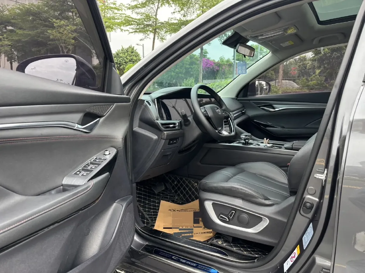 2022 ChangAn CS75 Plus 1.5T 188HP L4 8AT,autocango,china used car exporter,china ev exporter,chinese used car exporter,chinese used ev exporter