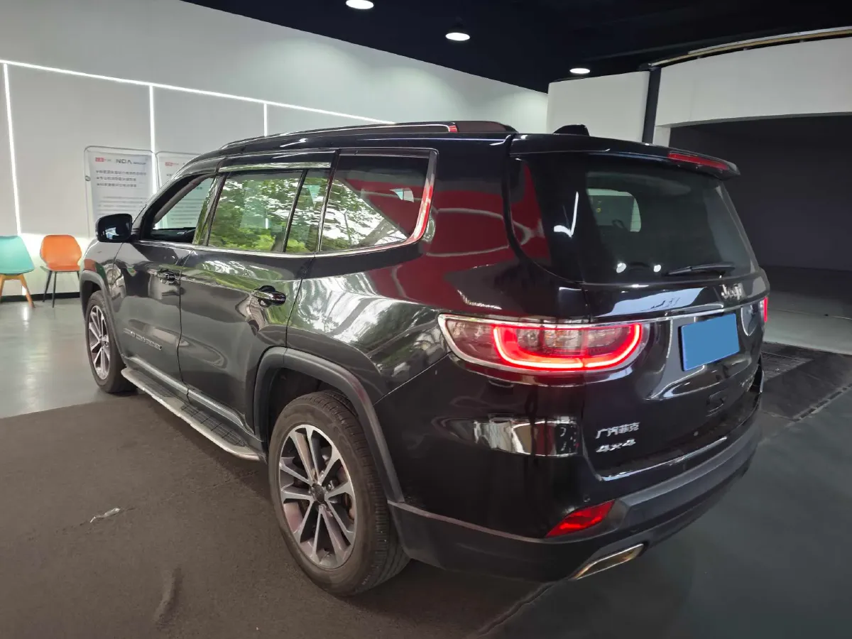 2018 Jeep Grand Commander 2.0T 265HP L4 9AT,autocango,china used car exporter,china ev exporter,chinese used car exporter,chinese used ev exporter