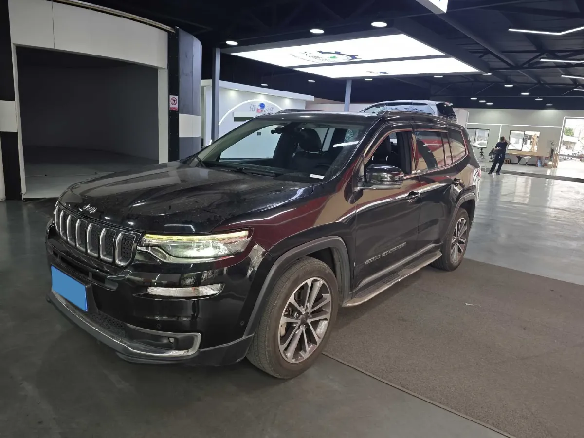 2018 Jeep Grand Commander 2.0T 265HP L4 9AT,autocango,china used car exporter,china ev exporter,chinese used car exporter,chinese used ev exporter