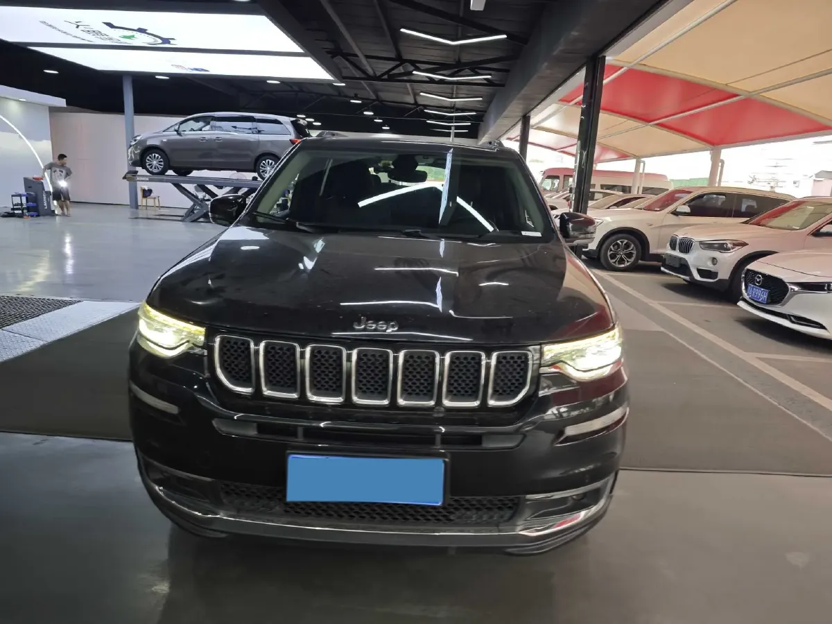 2018 Jeep Grand Commander 2.0T 265HP L4 9AT,autocango,china used car exporter,china ev exporter,chinese used car exporter,chinese used ev exporter
