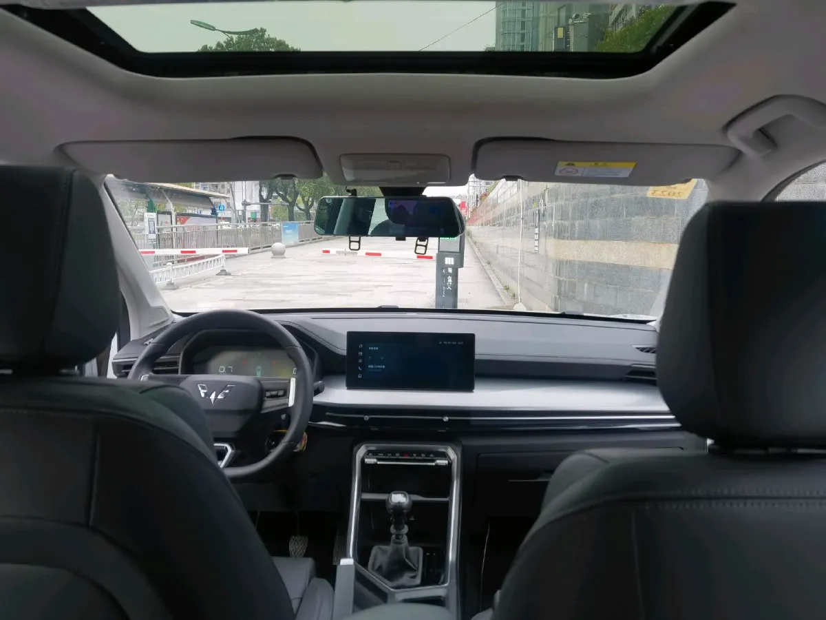 2021 WuLing XingChen 1.5T 147HP L4 6MT,autocango,china used car exporter,china ev exporter,chinese used car exporter,chinese used ev exporter