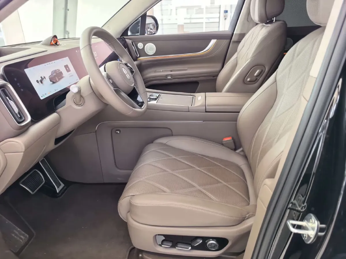 2025 AITO AITO M9 REEV 160HP REEV 52KWH,autocango,china used car exporter,china ev exporter,chinese used car exporter,chinese used ev exporter