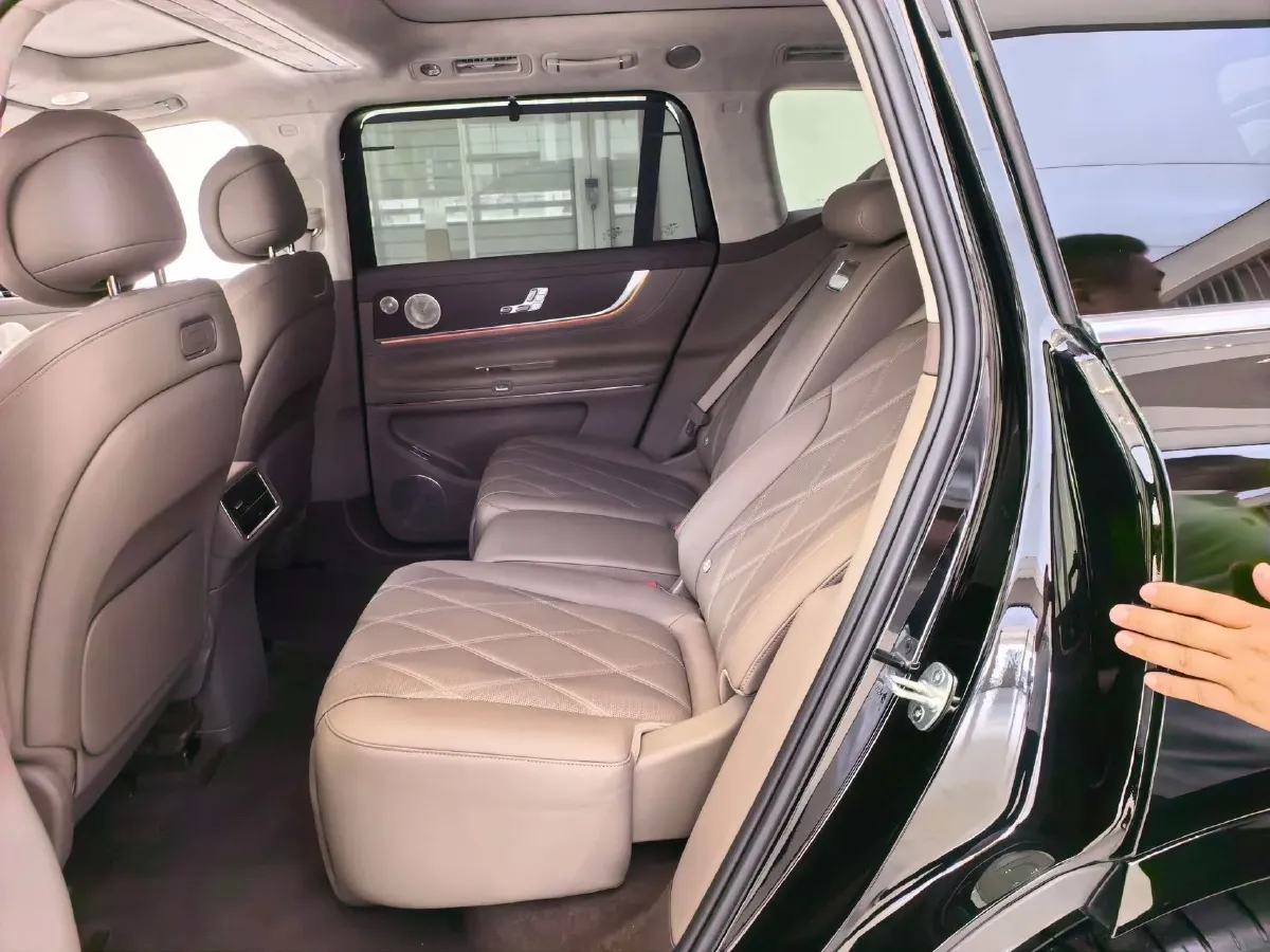 2025 AITO AITO M9 REEV 160HP REEV 52KWH,autocango,china used car exporter,china ev exporter,chinese used car exporter,chinese used ev exporter