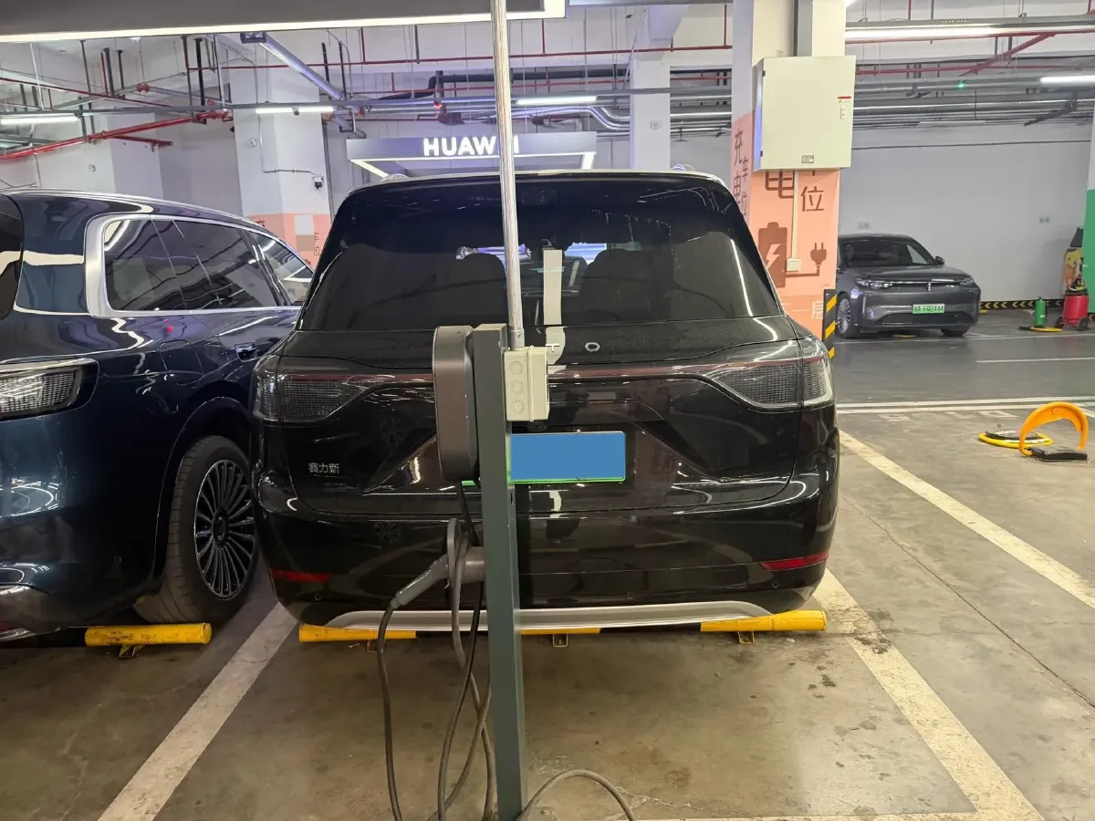 2025 AITO AITO M9 REEV 160HP REEV 52KWH,autocango,china used car exporter,china ev exporter,chinese used car exporter,chinese used ev exporter