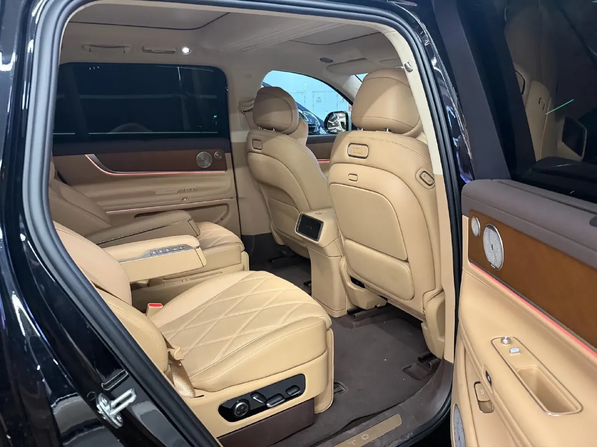 2025 AITO AITO M9 REEV 160HP REEV 52KWH,autocango,china used car exporter,china ev exporter,chinese used car exporter,chinese used ev exporter