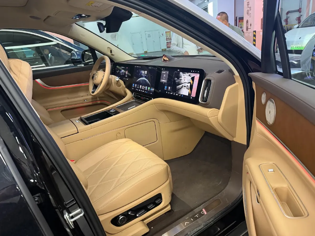 2025 AITO AITO M9 REEV 160HP REEV 52KWH,autocango,china used car exporter,china ev exporter,chinese used car exporter,chinese used ev exporter
