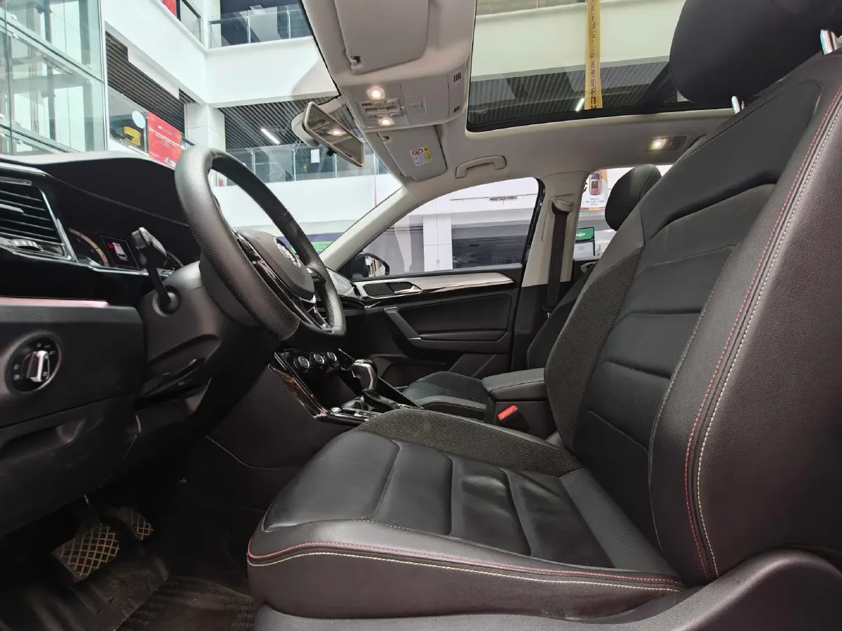 2019 Jeep Cherokee 2.0T 234HP L4 9AT,autocango,china used car exporter,china ev exporter,chinese used car exporter,chinese used ev exporter