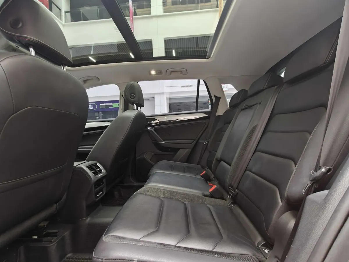 2019 Jeep Cherokee 2.0T 234HP L4 9AT,autocango,china used car exporter,china ev exporter,chinese used car exporter,chinese used ev exporter