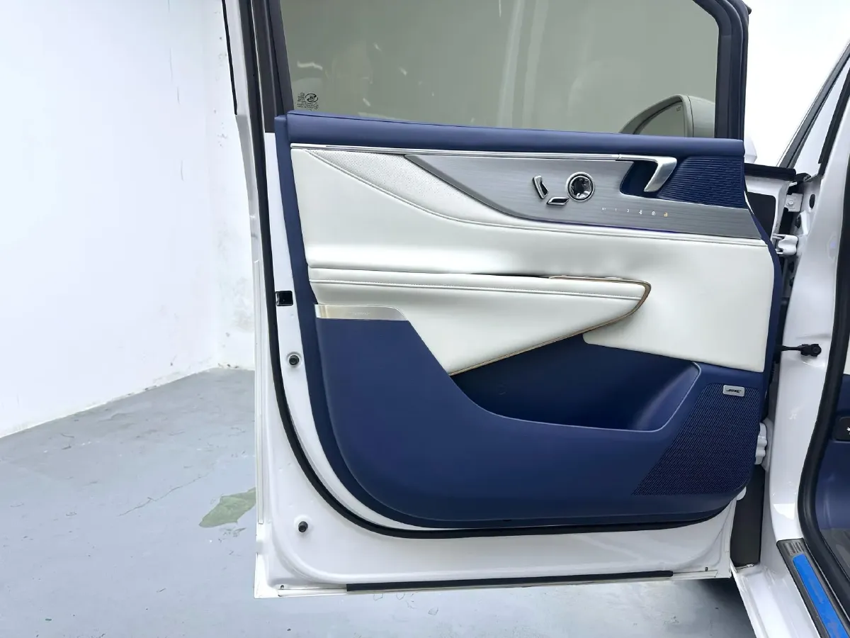 2024 Buick GL8 1.5T 180HP L4 2DHT PHEV 24.4KWH,autocango,china used car exporter,china ev exporter,chinese used car exporter,chinese used ev exporter