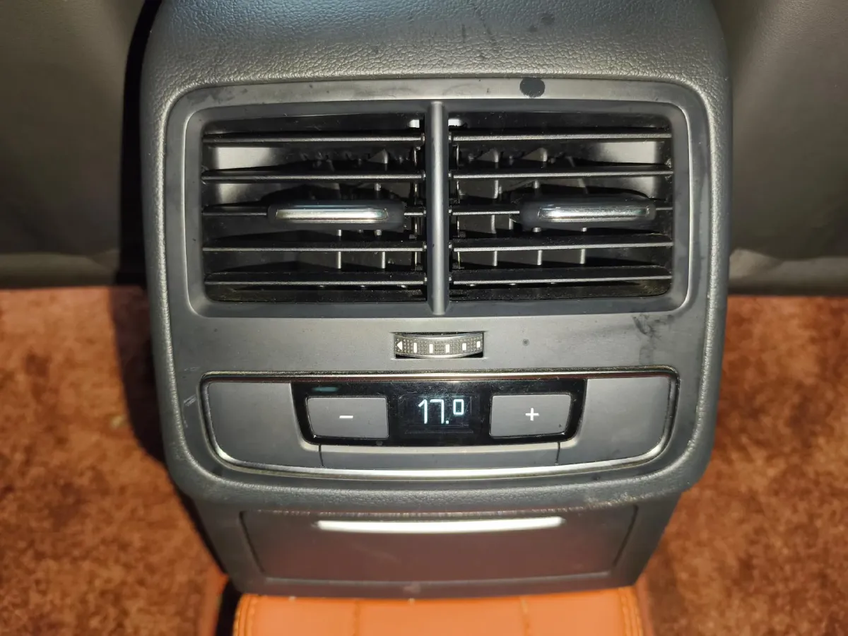 2020 Audi A4L 2.0T 190HP L4 7DCT,autocango,china used car exporter,china ev exporter,chinese used car exporter,chinese used ev exporter