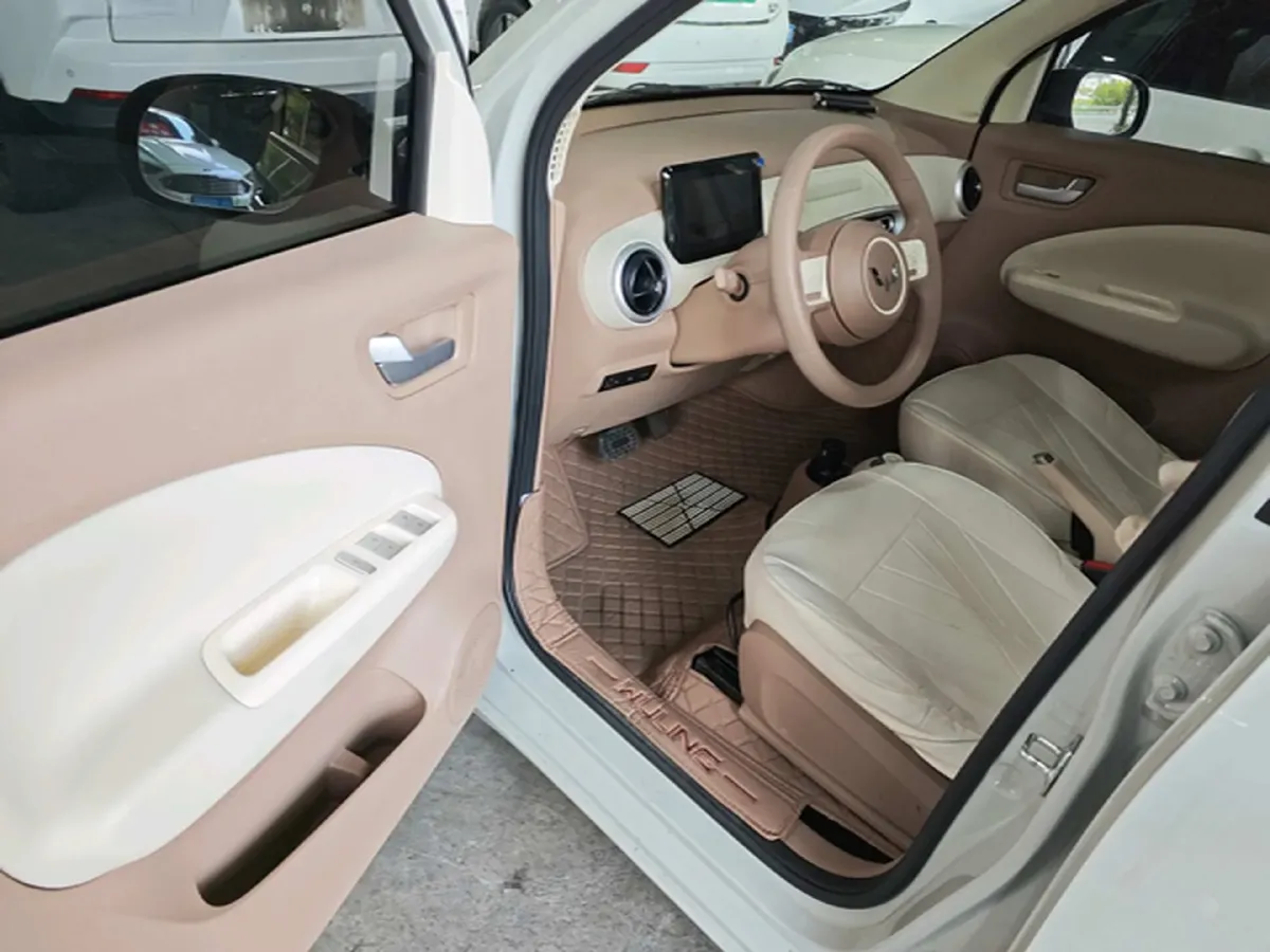 2025 WuLing HongGuang MINI EV BEV 16.2KWH,autocango,china used car exporter,china ev exporter,chinese used car exporter,chinese used ev exporter