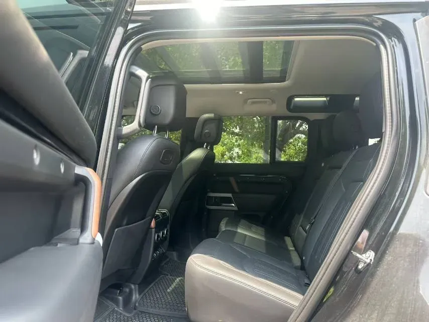 2022 Land Rover Defender 3.0T 400HP L6 8AT,autocango,china used car exporter,china ev exporter,chinese used car exporter,chinese used ev exporter