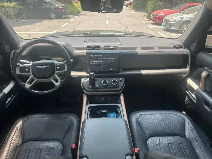 2022 Land Rover Defender 3.0T 400HP L6 8AT,autocango,china used car exporter,china ev exporter,chinese used car exporter,chinese used ev exporter