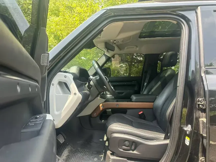 2022 Land Rover Defender 3.0T 400HP L6 8AT,autocango,china used car exporter,china ev exporter,chinese used car exporter,chinese used ev exporter