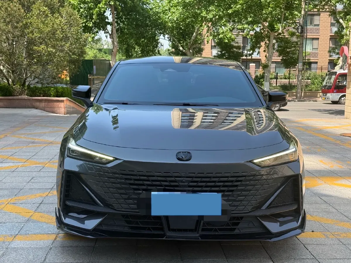 2023 ChangAn UNI-V 1.5T 188HP L4 7DCT,autocango,china used car exporter,china ev exporter,chinese used car exporter,chinese used ev exporter