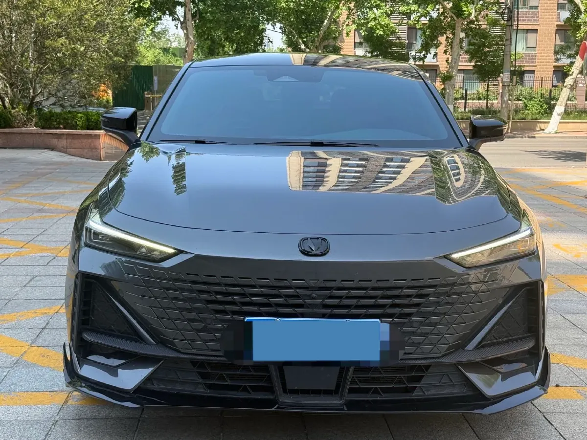2023 ChangAn UNI-V 1.5T 188HP L4 7DCT,autocango,china used car exporter,china ev exporter,chinese used car exporter,chinese used ev exporter