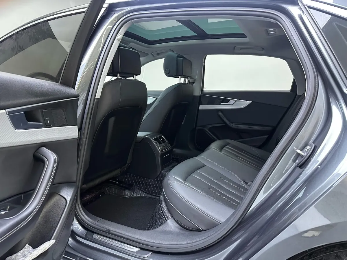2020 Audi A4L 2.0T 190HP L4 7DCT,autocango,china used car exporter,china ev exporter,chinese used car exporter,chinese used ev exporter