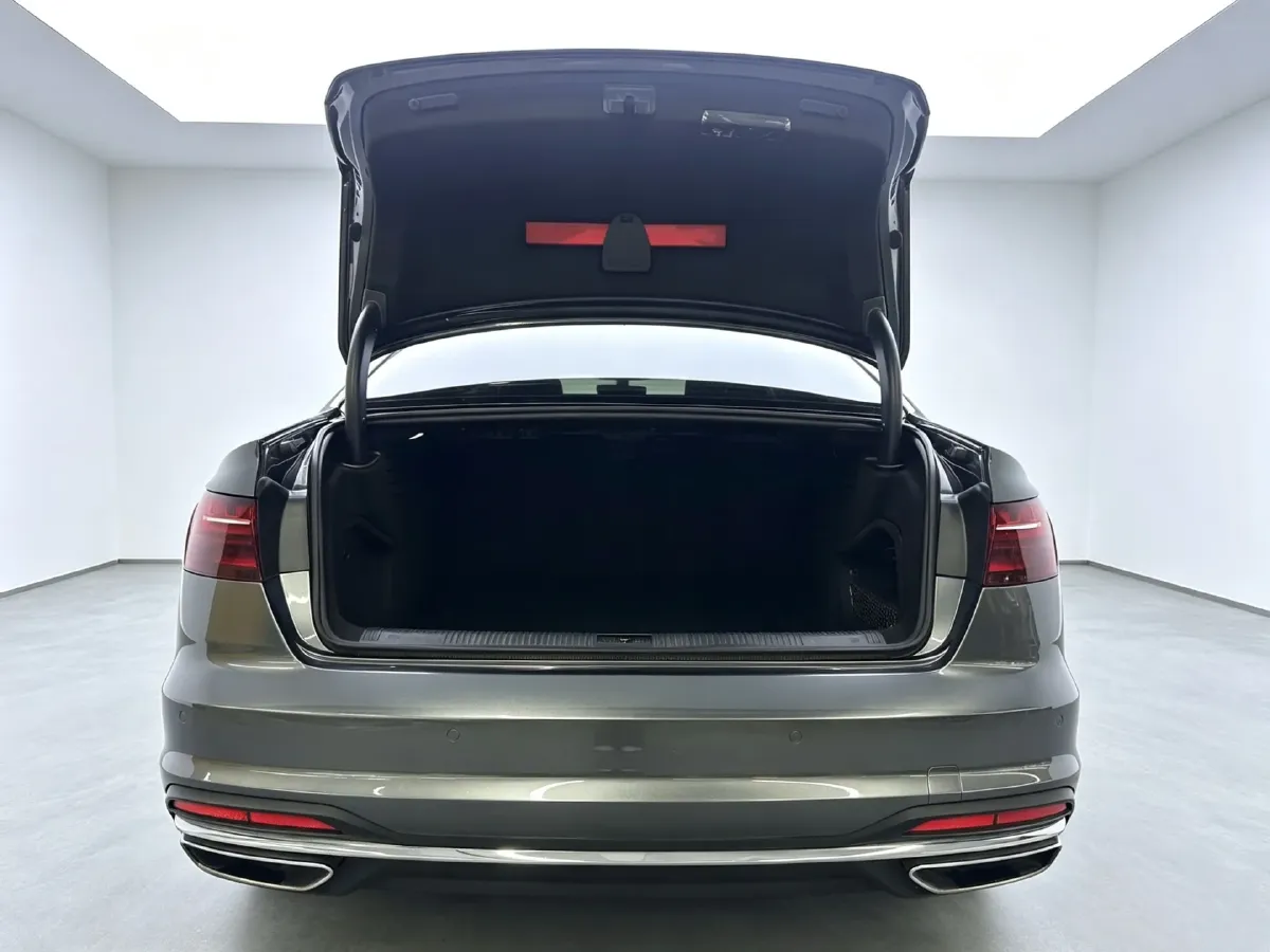 2020 Audi A4L 2.0T 190HP L4 7DCT,autocango,china used car exporter,china ev exporter,chinese used car exporter,chinese used ev exporter