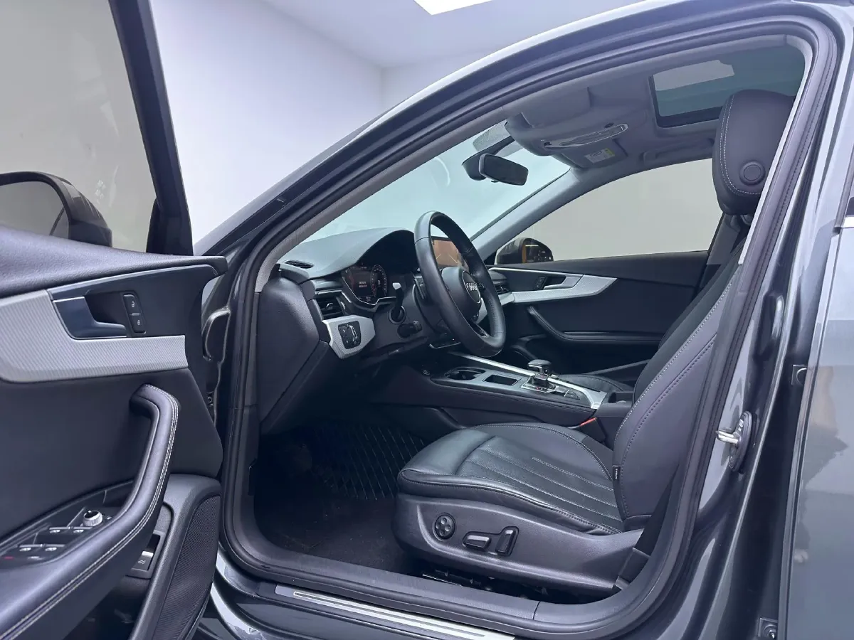2020 Audi A4L 2.0T 190HP L4 7DCT,autocango,china used car exporter,china ev exporter,chinese used car exporter,chinese used ev exporter