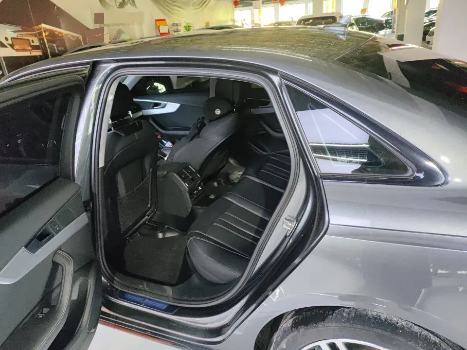 2023 Audi A4L 2.0T 190HP L4 7DCT,autocango,china used car exporter,china ev exporter,chinese used car exporter,chinese used ev exporter