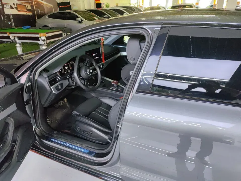 2023 Audi A4L 2.0T 190HP L4 7DCT,autocango,china used car exporter,china ev exporter,chinese used car exporter,chinese used ev exporter