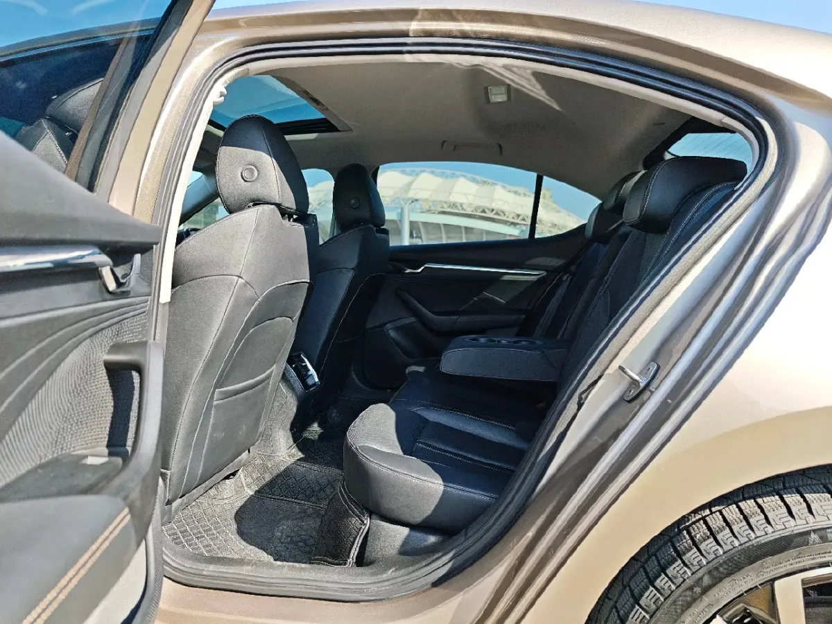 2022 Skoda Octavia 1.4T 150HP L4 7DCT,autocango,china used car exporter,china ev exporter,chinese used car exporter,chinese used ev exporter