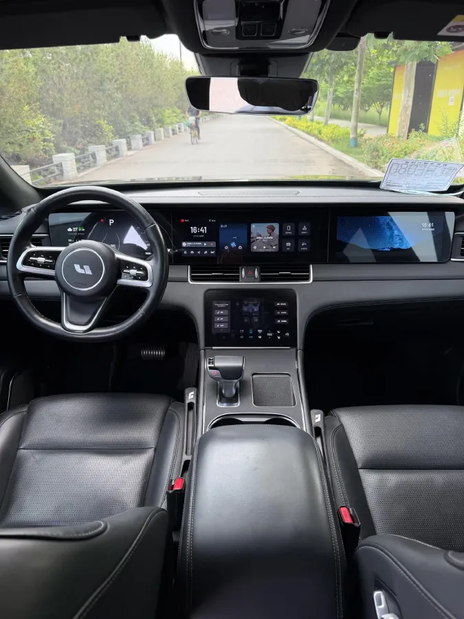 2021 Li ONE Range Extended 131HP REEV 40.5KWH,autocango,china used car exporter,china ev exporter,chinese used car exporter,chinese used ev exporter