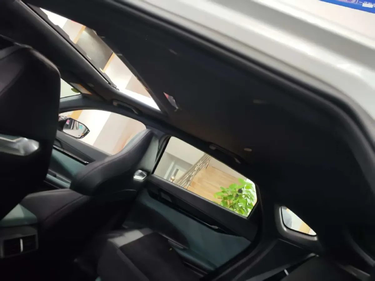 2024 ChangAn UNI-V iDD 1.5L 110HP L4 E-CVT PHEV 18.99KWH,autocango,china used car exporter,china ev exporter,chinese used car exporter,chinese used ev exporter