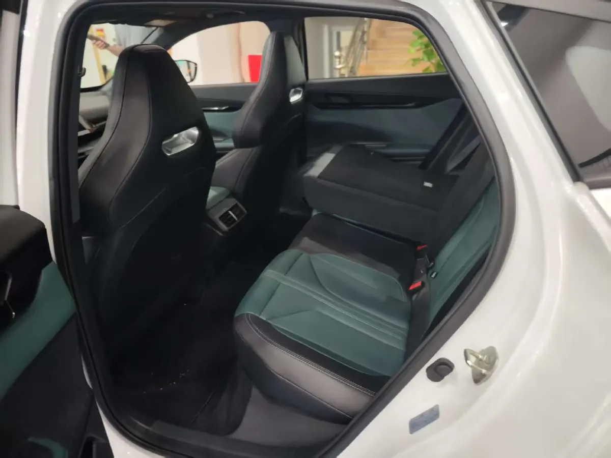 2024 ChangAn UNI-V iDD 1.5L 110HP L4 E-CVT PHEV 18.99KWH,autocango,china used car exporter,china ev exporter,chinese used car exporter,chinese used ev exporter