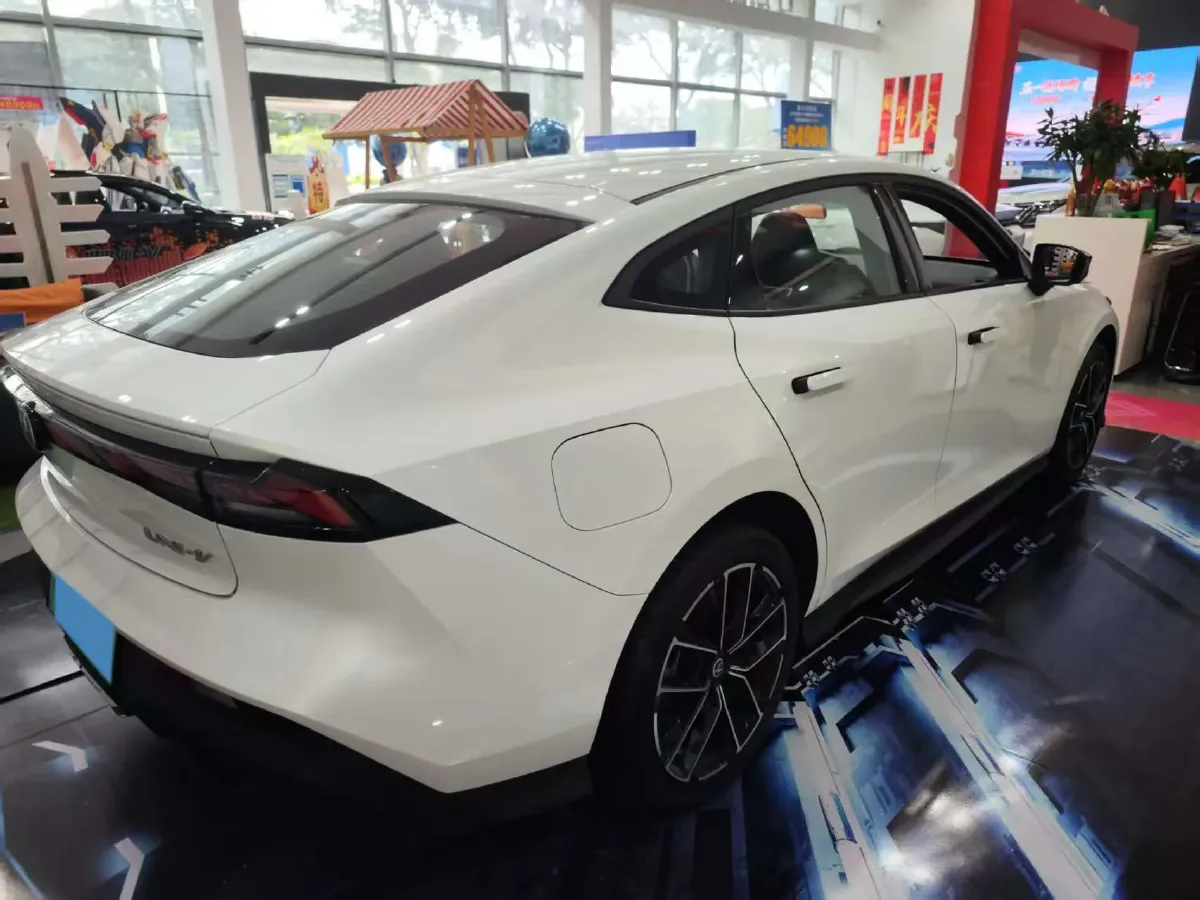 2024 ChangAn UNI-V iDD 1.5L 110HP L4 E-CVT PHEV 18.99KWH,autocango,china used car exporter,china ev exporter,chinese used car exporter,chinese used ev exporter