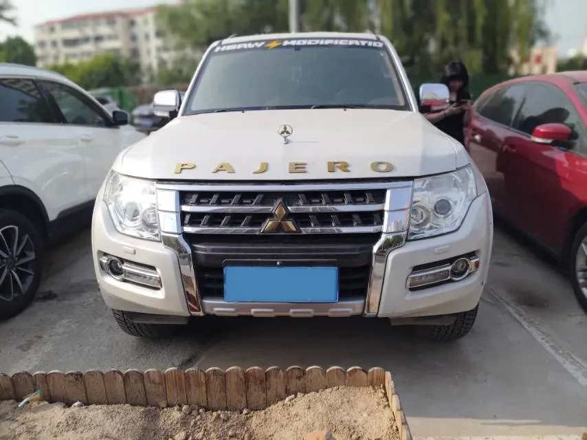 2018 Mitsubishi Pajero 3.0L 174HP V6 5AT,autocango,china used car exporter,china ev exporter,chinese used car exporter,chinese used ev exporter