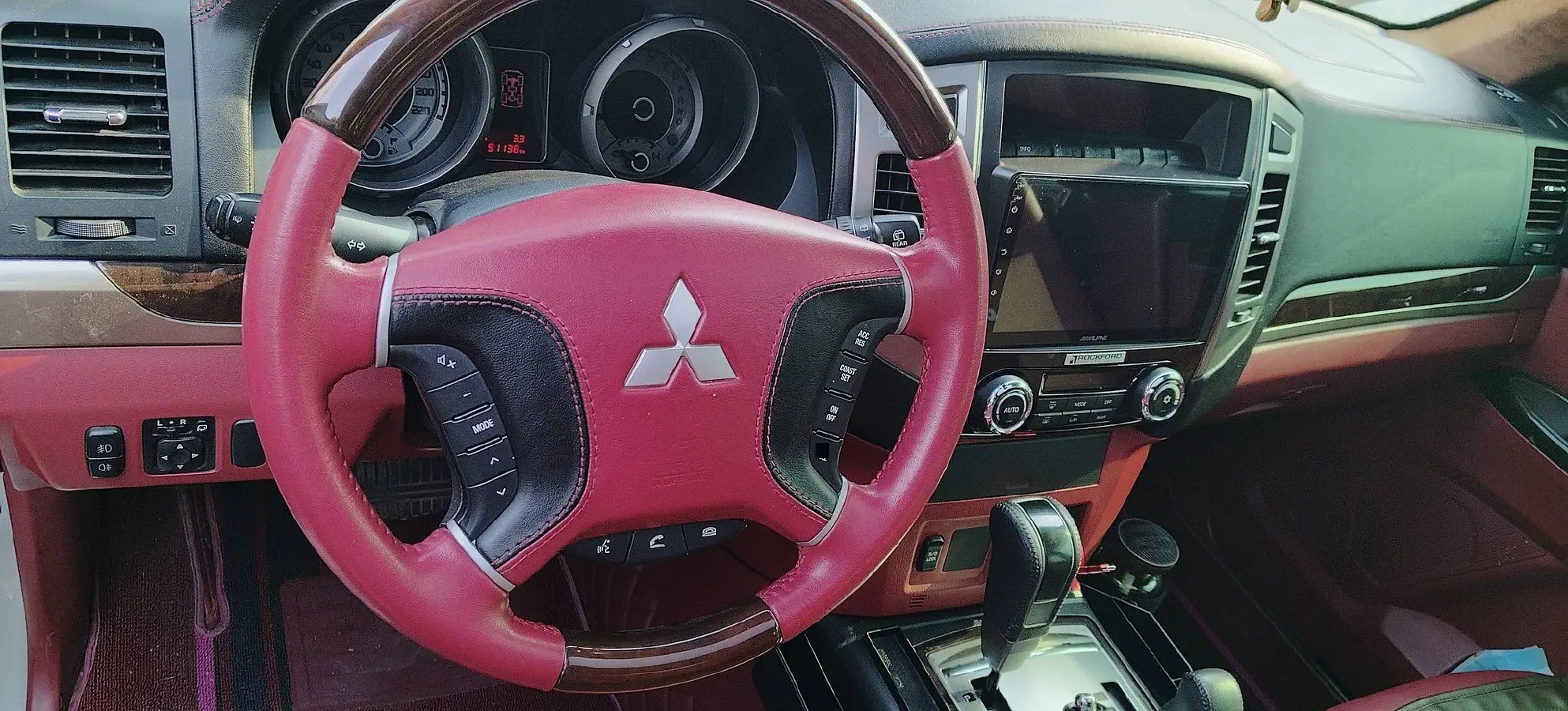 2018 Mitsubishi Pajero 3.0L 174HP V6 5AT,autocango,china used car exporter,china ev exporter,chinese used car exporter,chinese used ev exporter