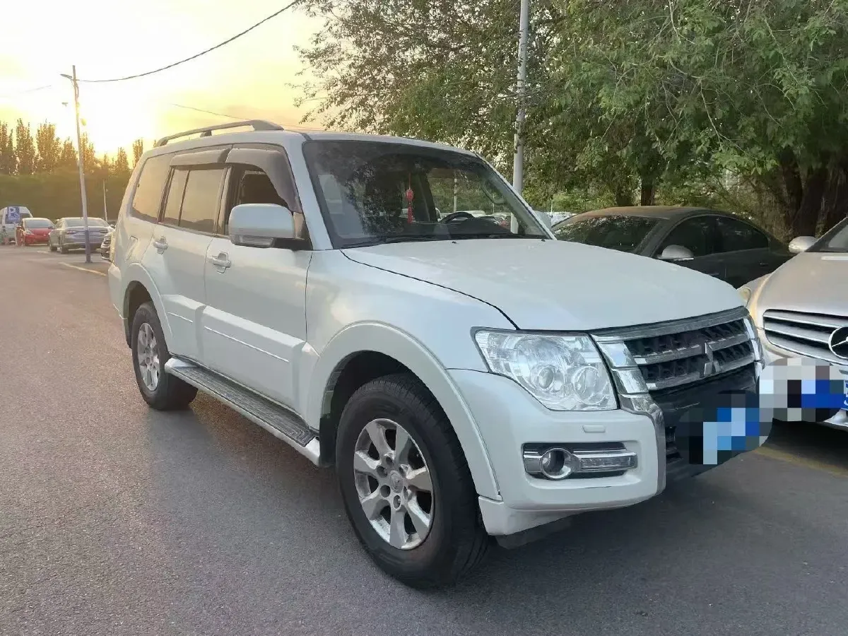 2016 Mitsubishi Pajero 3.0L 174HP V6 5AT,autocango,china used car exporter,china ev exporter,chinese used car exporter,chinese used ev exporter