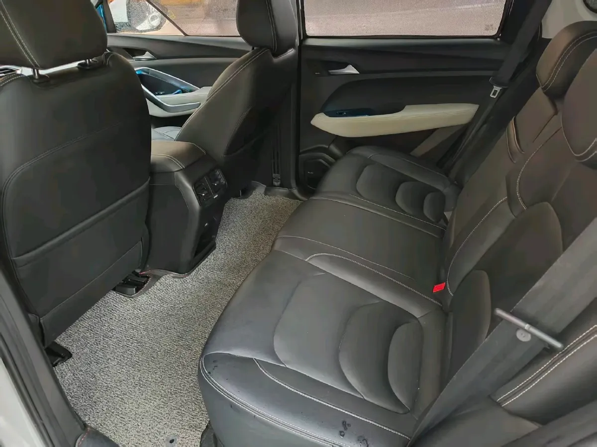 2018 BaoJun 530 1.5T 150HP L4 6MT,autocango,china used car exporter,china ev exporter,chinese used car exporter,chinese used ev exporter