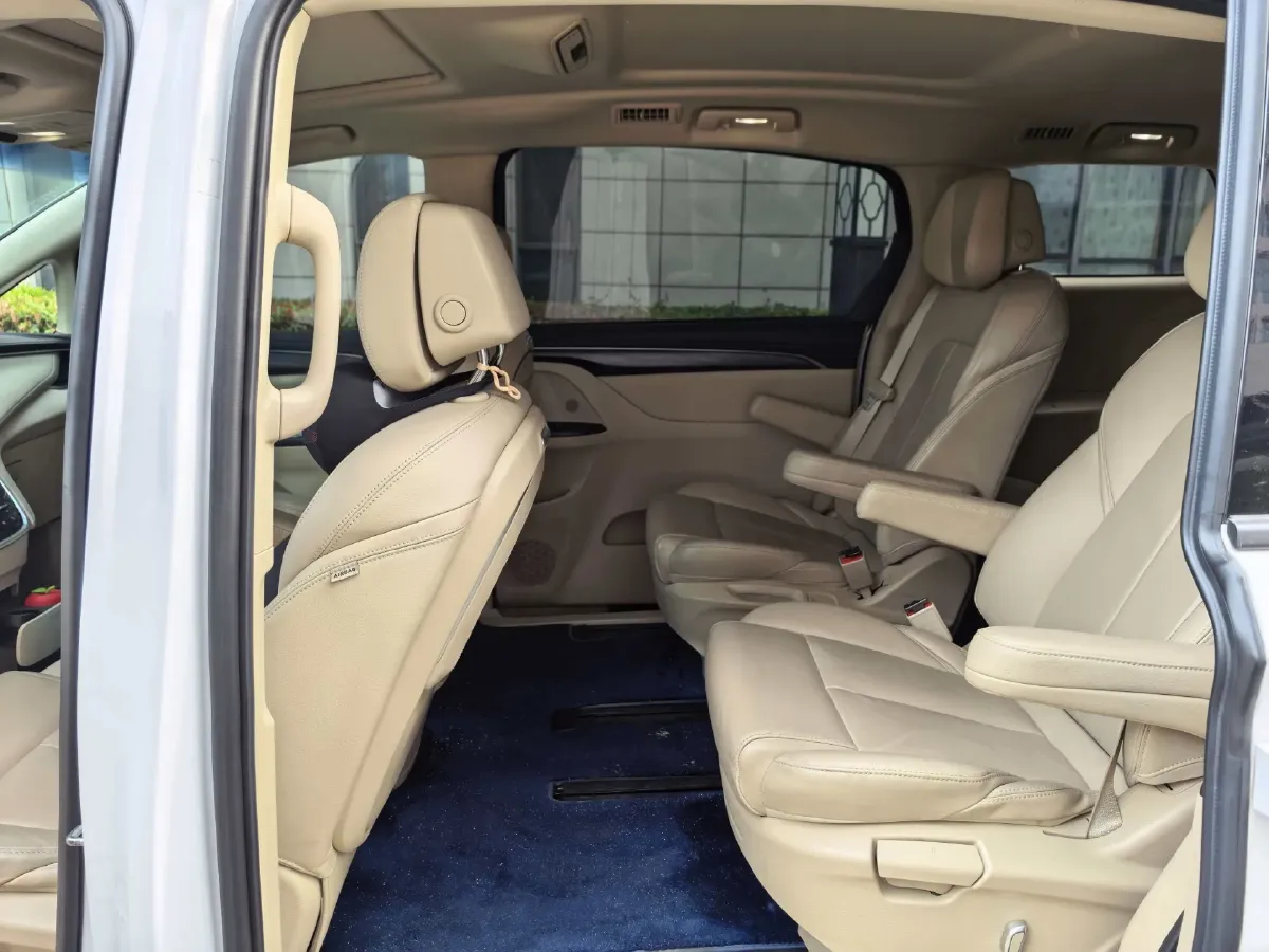 2023 Buick GL8 2.0T 237HP L4 9AT,autocango,china used car exporter,china ev exporter,chinese used car exporter,chinese used ev exporter