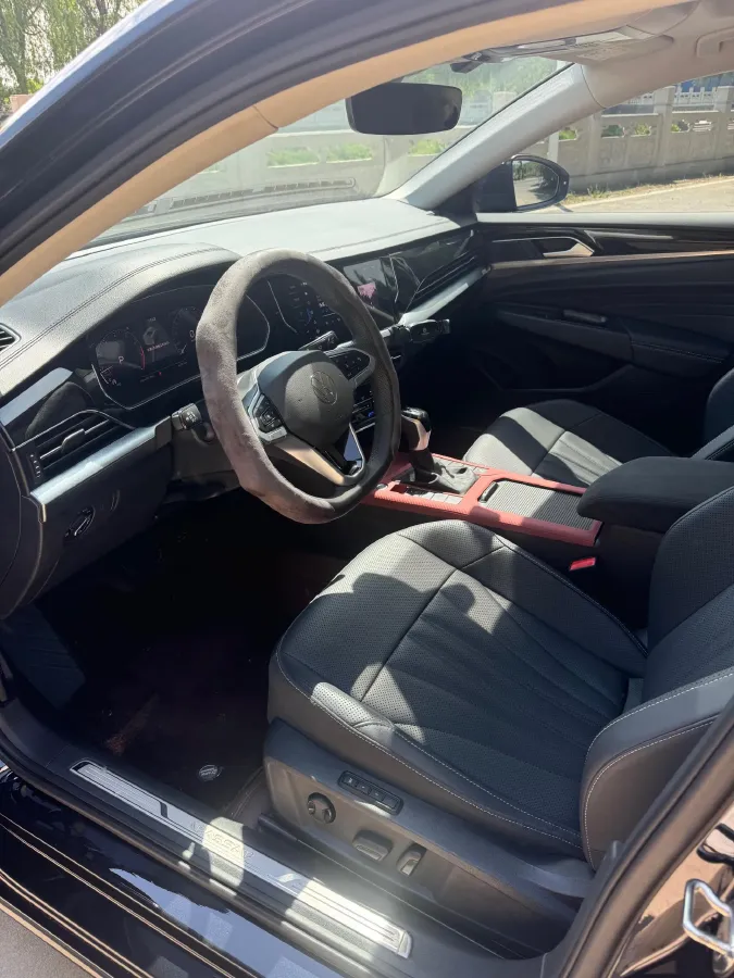 2025 Volkswagen Passat 2.0T 220HP L4 7DCT,autocango,china used car exporter,china ev exporter,chinese used car exporter,chinese used ev exporter