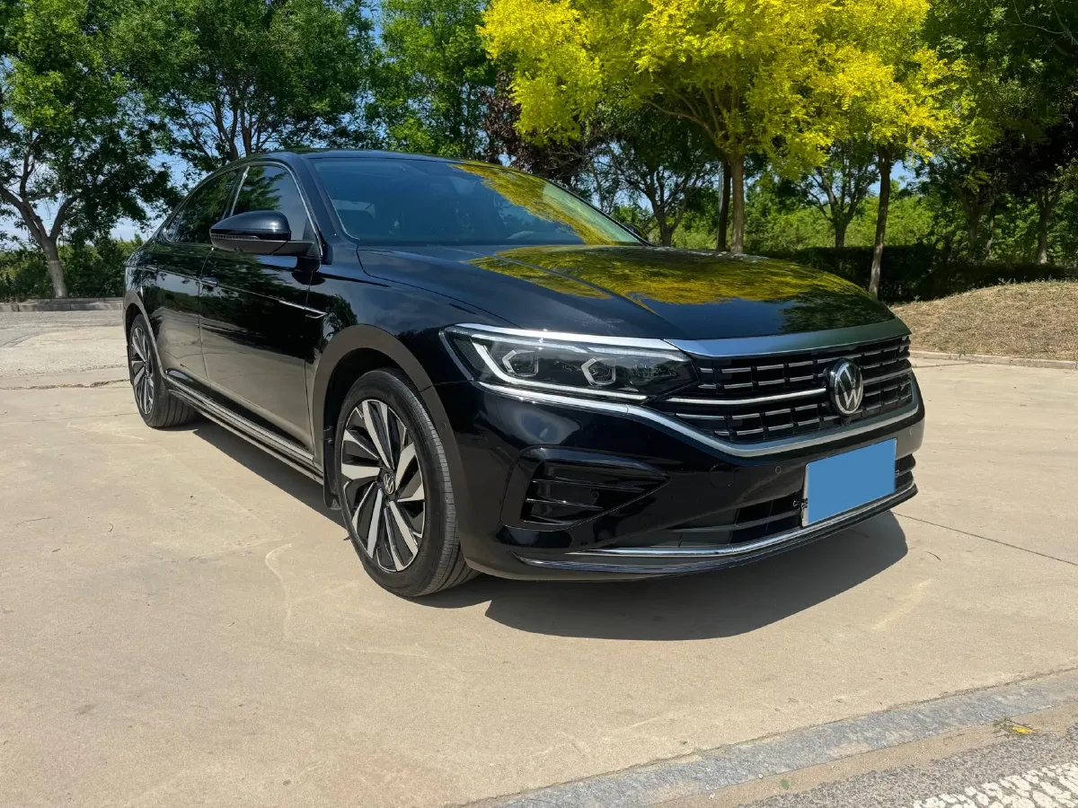 2025 Volkswagen Passat 2.0T 220HP L4 7DCT,autocango,china used car exporter,china ev exporter,chinese used car exporter,chinese used ev exporter