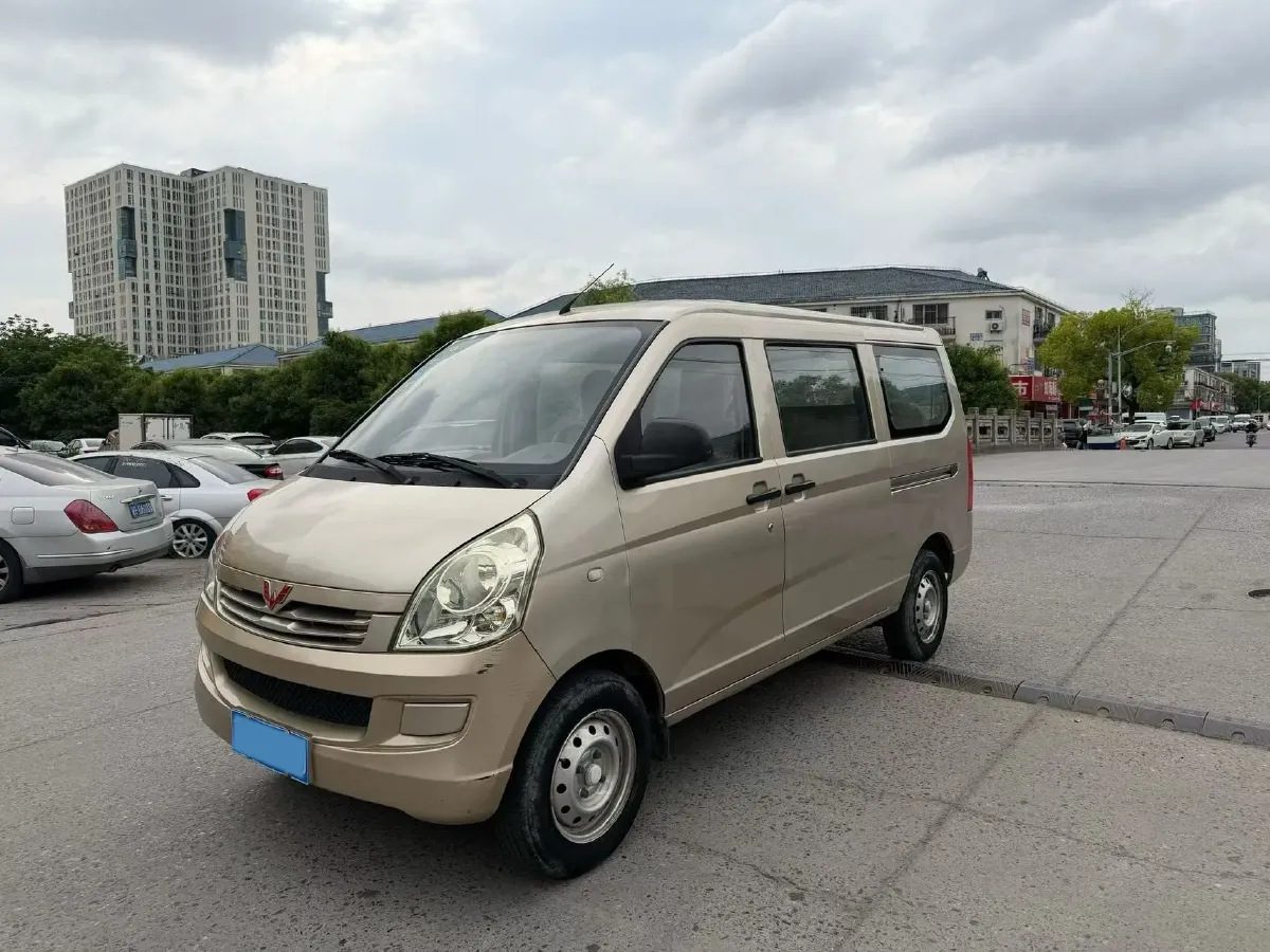 2020 WuLing RongGuang 1.2L 76HP L4 5MT,autocango,china used car exporter,china ev exporter,chinese used car exporter,chinese used ev exporter