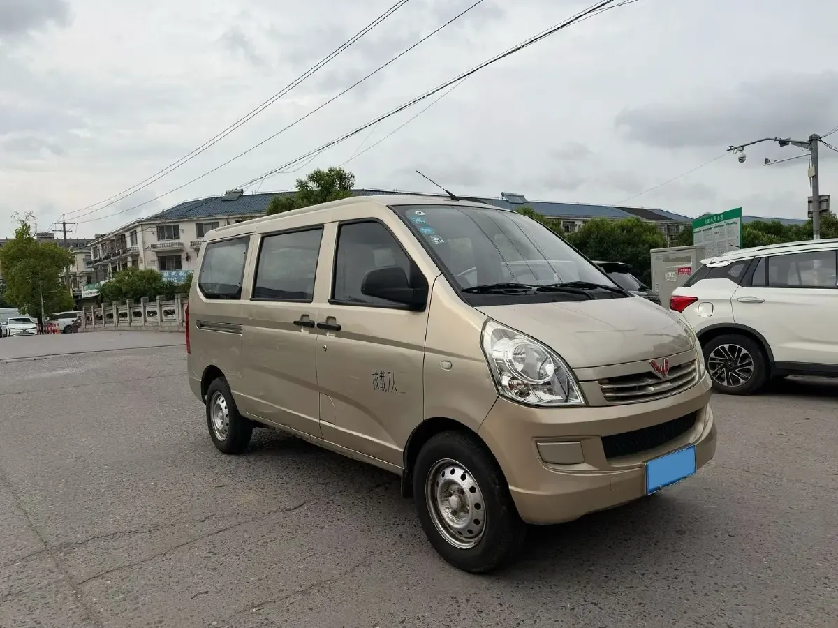 2020 WuLing RongGuang 1.2L 76HP L4 5MT,autocango,china used car exporter,china ev exporter,chinese used car exporter,chinese used ev exporter
