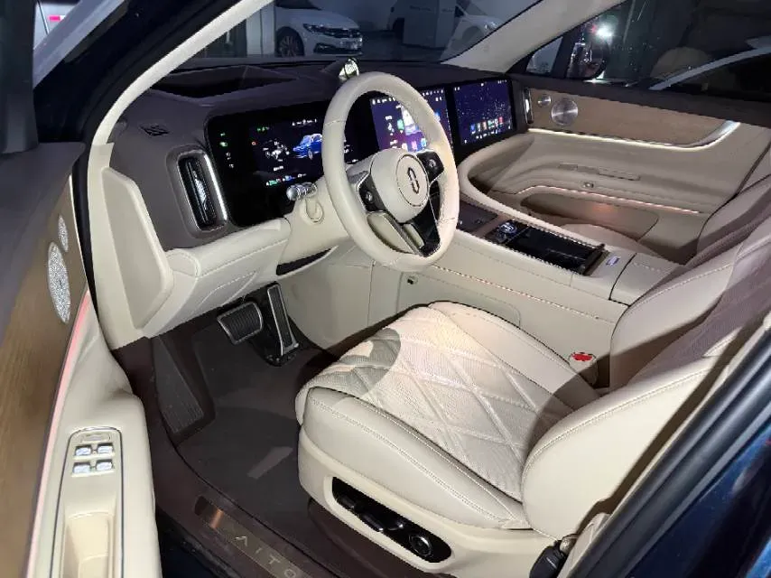 2025 AITO AITO M9 REEV 160HP REEV 52KWH,autocango,china used car exporter,china ev exporter,chinese used car exporter,chinese used ev exporter