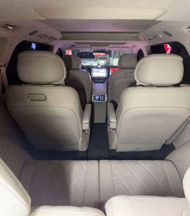2025 AITO AITO M9 REEV 160HP REEV 52KWH,autocango,china used car exporter,china ev exporter,chinese used car exporter,chinese used ev exporter