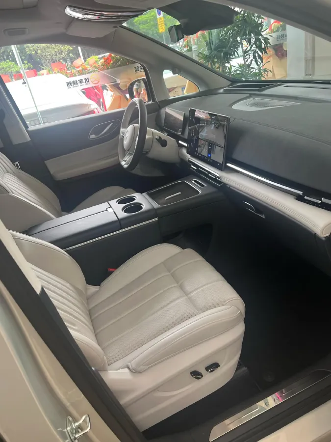 2024 Voyah Dream 1.5T 150HP L4 PHEV 43KWH,autocango,china used car exporter,china ev exporter,chinese used car exporter,chinese used ev exporter