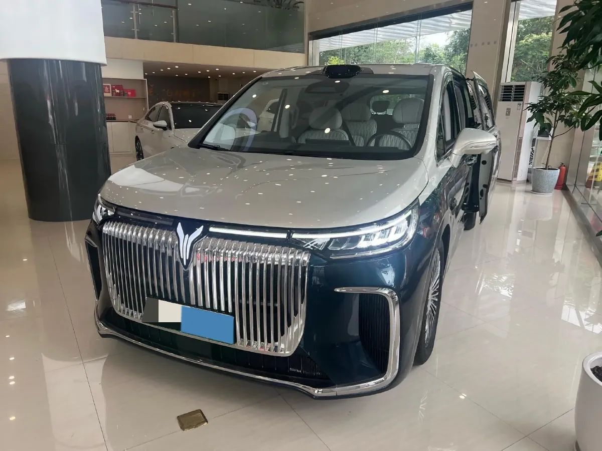 2024 Voyah Dream 1.5T 150HP L4 PHEV 43KWH,autocango,china used car exporter,china ev exporter,chinese used car exporter,chinese used ev exporter