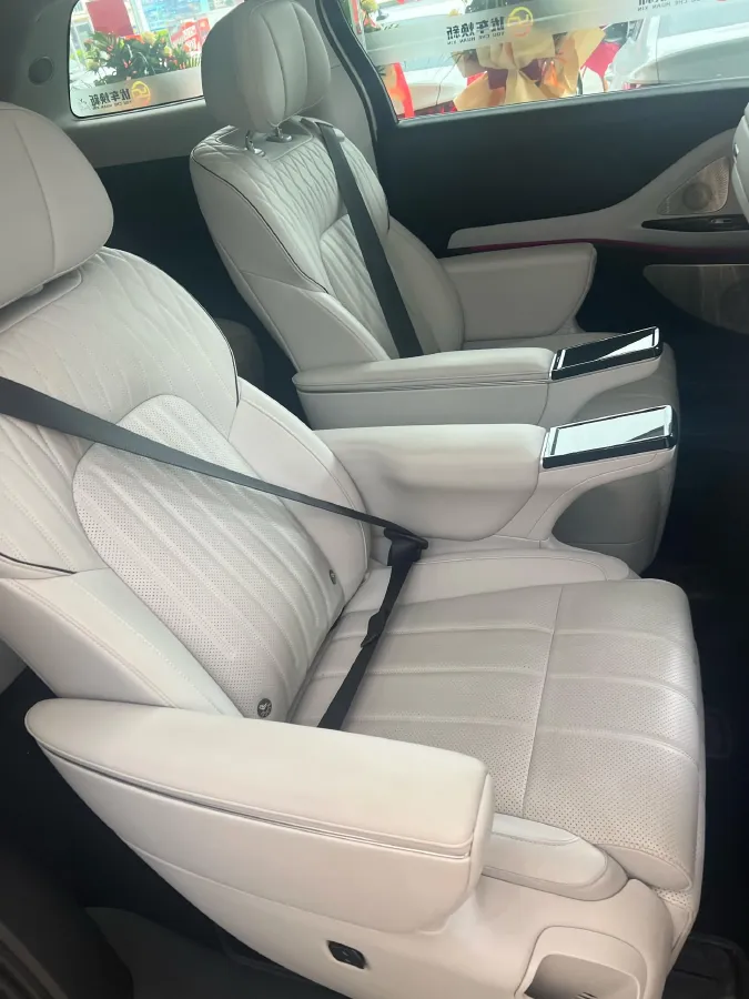 2024 Voyah Dream 1.5T 150HP L4 PHEV 43KWH,autocango,china used car exporter,china ev exporter,chinese used car exporter,chinese used ev exporter